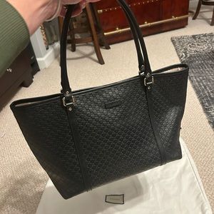GUCCI
Microguccissima Medium Joy Tote Black